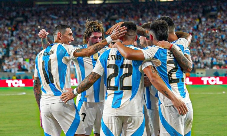 Copa America: Martinez scores late winner as Argentina secure knockout berth