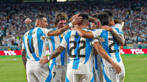 Copa America: Martinez scores late winner as Argentina secure knockout berth