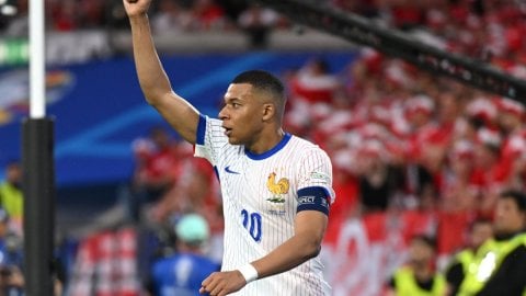 Euro 2024: France take 1-0 win over Austria but Mbappe suffers nose injury