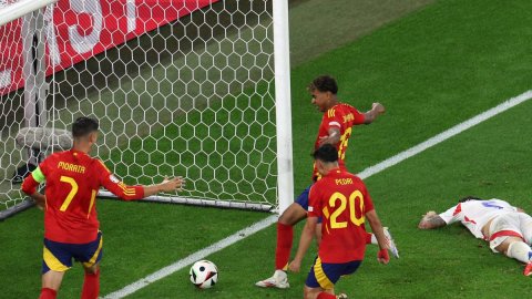 Euro 2024: Spain edge Italy 1-0 to seal round of 16 spot