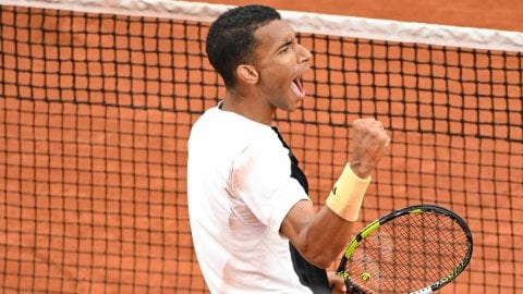 French Open: Auger-Aliassime overcomes Shelton to reach fourth round; De Minaur fights back to beat 