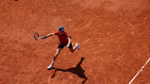 French Open: Jannik Sinner beats Dimitrov to sweep into semis, set to become World No. 1