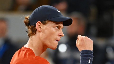 French Open: Sinner survives Moutet's onslaught to enter QF