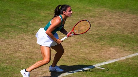 Navarro into semis at Bad Homburg as Wozniacki retires due to injury