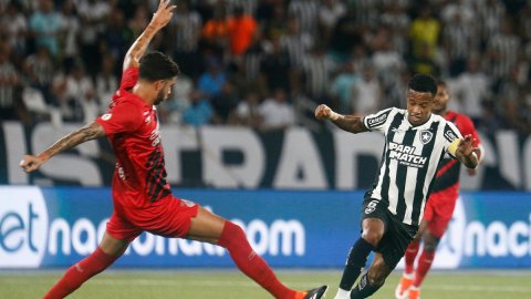 Serie A: Bastos earns Botafogo last-gasp draw with Paranaense