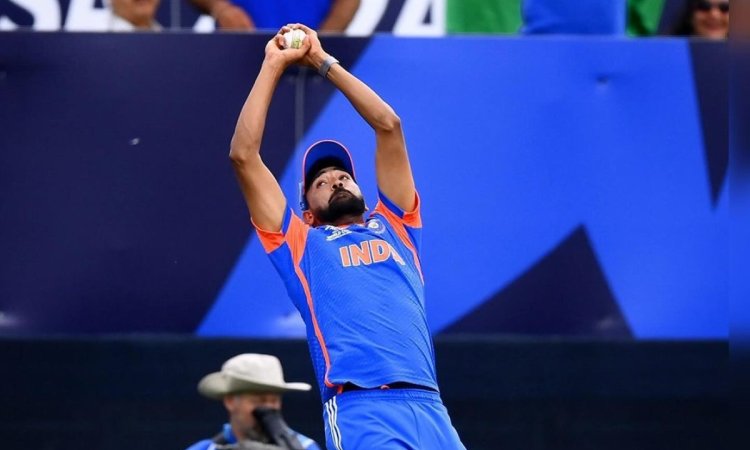 T20 World Cup: Siraj gets 'Fielder of the Match' medal from Yuvraj after India beat USA