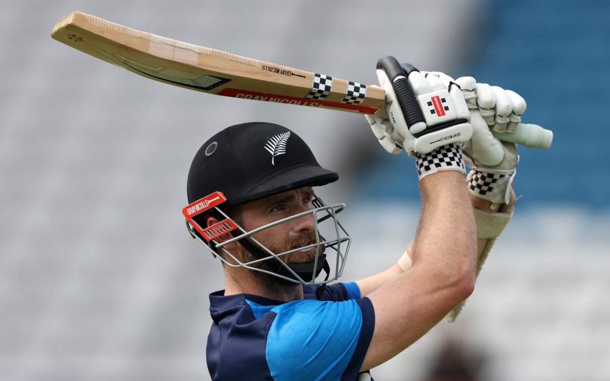 Williamson turns down NZ central contract, steps down as white-ball captain Williamson turns down NZ central contract, relinquishes white-ball captaincy