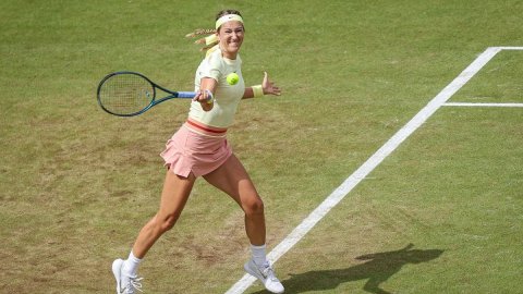 WTA Tour: Azarenka advances in Berlin after Rybakina retires; rain halts play