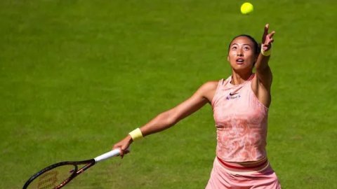 WTA Tour: Zheng Qinwen blasts 23 aces to beat Osaka; Azarenka tops Sakkari in Berlin