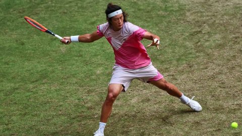 Zhang Zhizhen writes new history by roaring into Halle ATP semis