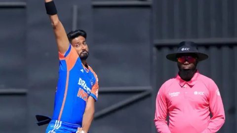 Khaleel Ahmed equals Hardik Pandya's Unwanted record in third t20i  vs Sri Lanka