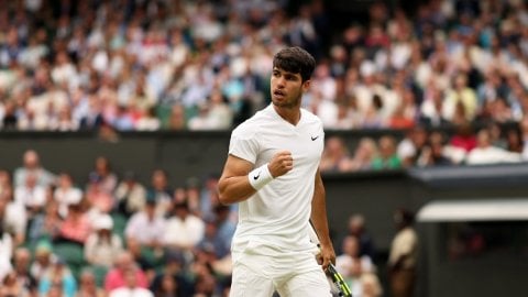 Alcaraz defends Wimbledon title with stunning victory over Djokovic