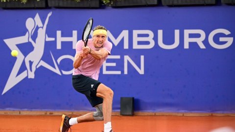 ATP Tour: Zverev shakes off pain during Hamburg win over Jesper de Jong