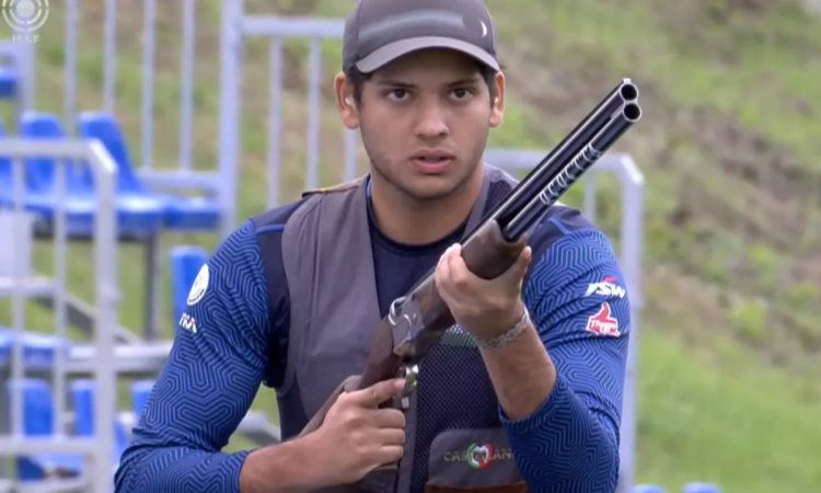 Bhavtegh shoots near perfect to surge into contention at Porpetto Junior Shotgun World Cup