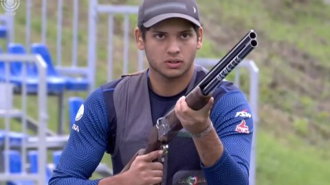 Bhavtegh shoots near perfect to surge into contention at Porpetto Junior Shotgun World Cup