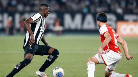 Brazilian Serie A: Botafogo beat Internacional to stay top