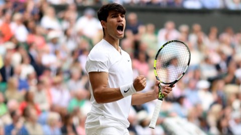 Carlos Alcaraz fights back to master Daniil Medvedev again and seals spot in men's singles final of 