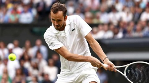 Daniil Medvedev gains revenge on Jannik Sinner, stuns World No.1 in five-set thriller to reach men's