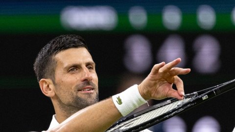 Djokovic glides past Rune to enter 15th Wimbledon quarterfinal