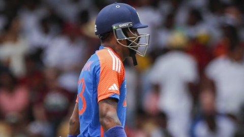 'Fitness is important, Hardik should play as much as he can', opines Shastri