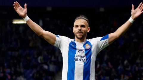 Former Barcelona striker Martin Braithwaite joins Brazilian club Gremio