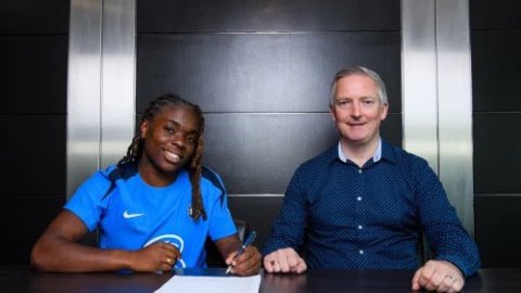 France striker Sandy Baltimore joins Chelsea Women on four-year deal