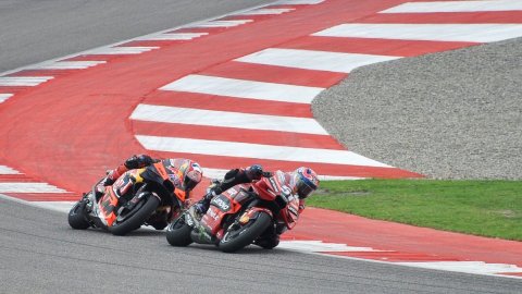 Greater Noida : Riders compete during the Moto GP race at Buddh International Circuit