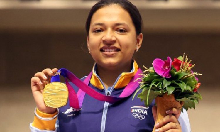 Hangzhou: Silver medallist Indian shooters Sift Kaur Samra, Manini Kaushik and Ashi Chouksey pose fo