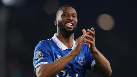 'I need to have people criticising me': Everton striker Beto reflects on social media hate