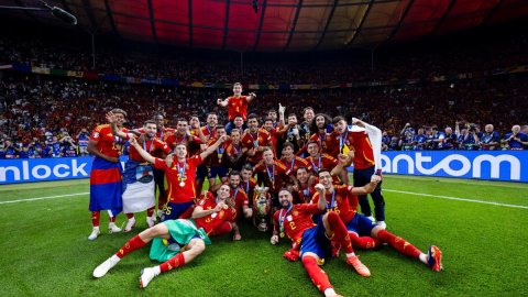 Luis de la Fuente calls Spain ‘best in the world’ after record fourth Euro title