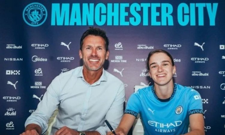 Manchester City sign WSL all-time top scorer Vivianne Miedema on three-year deal