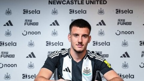 Newcastle sign Serbian teenage defender Miodrag Pivas