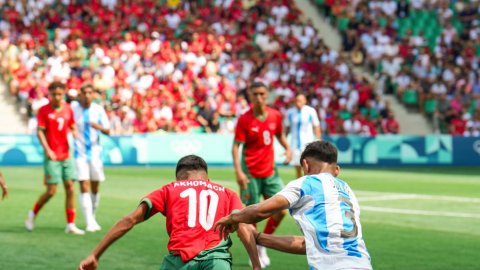 Olympic Football: Fans invade pitch, goal disallowed as Morocco 'win' against Argentina two hours af