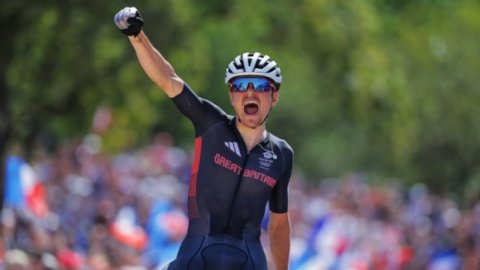 Paris Olympics: Briton Pidcock wins 2nd mountain bike gold despite a flat tyre