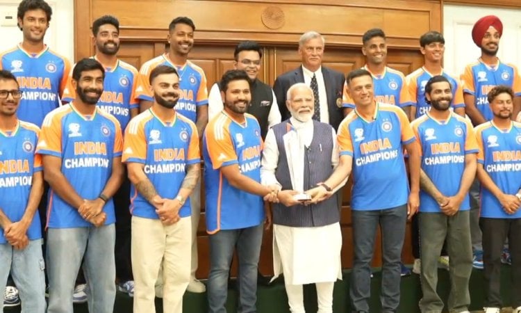 PM Modi hosts World Cup champs