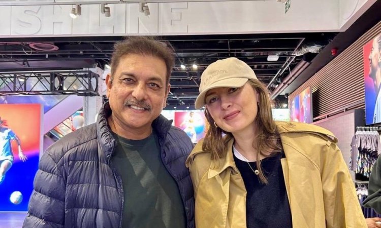 Ravi Shastri shares photo with ‘fashion icon’ Maria Sharapova