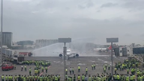 Team accorded 'water salute' after plane lands, Mumbai buzzing with chants of ‘India ka Raja Rohit S