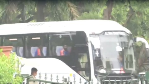 Team India reaches PM Modi's residence in New Delhi