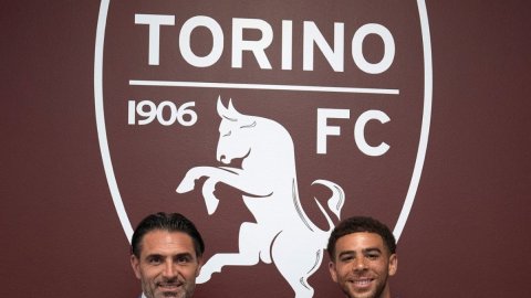 Torino sign Scotland forward Che Adams on three-year contract