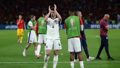 Van Der Vaart questions Declan Rice’s 100 mn price tag post Euro loss, calls him ‘useless’