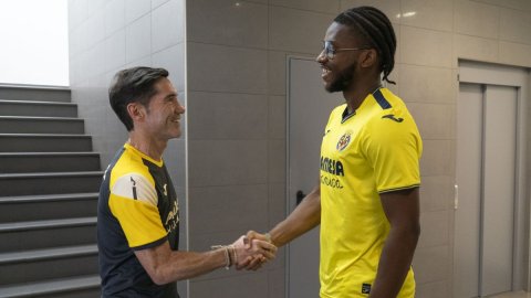 Villarreal confirm signing of Man Utd defender Willy Kambwala on 5-year deal