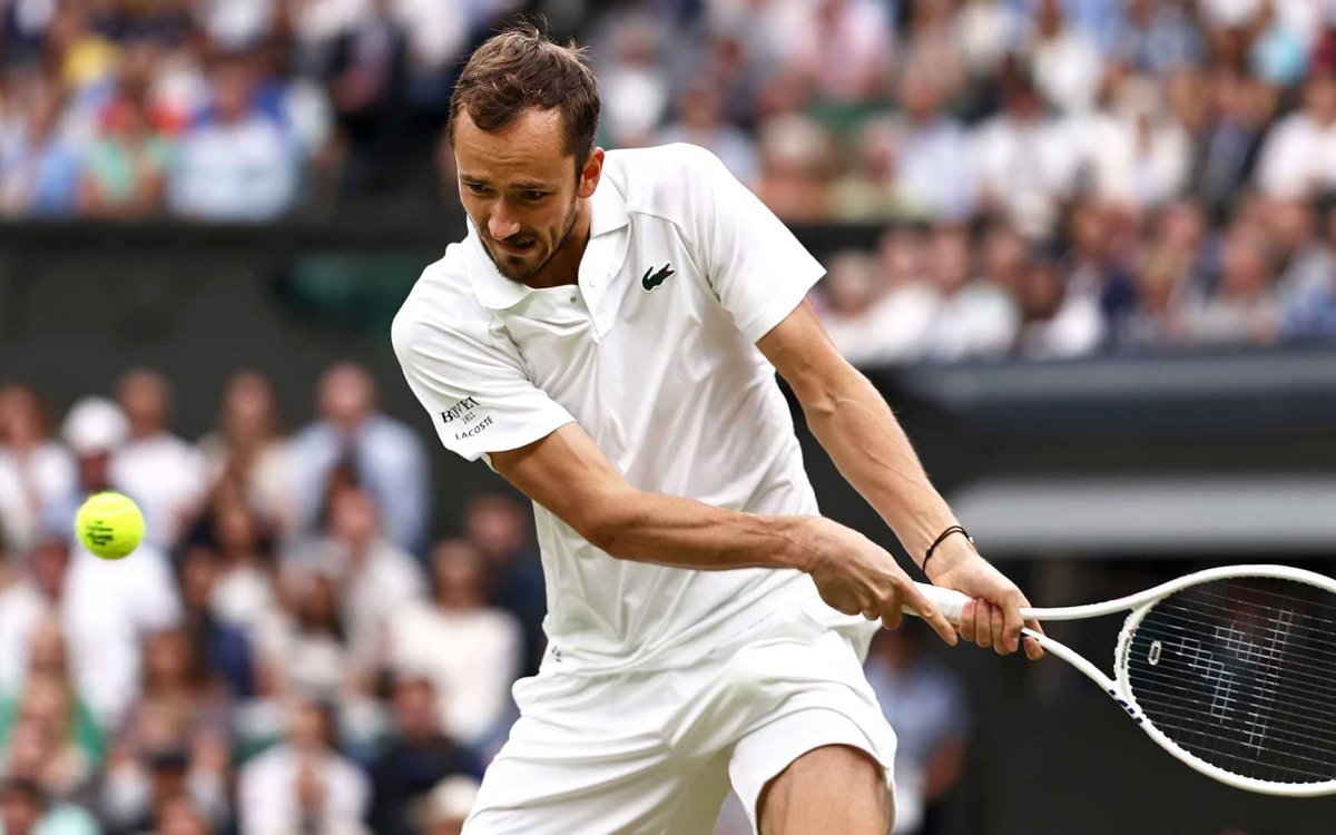 Medvedev Seeks Revenge on Sinner in Wimbledon Quarterfinals - Expert predictions on the outcome of the Medvedev vs. Sinner quarterfinal match