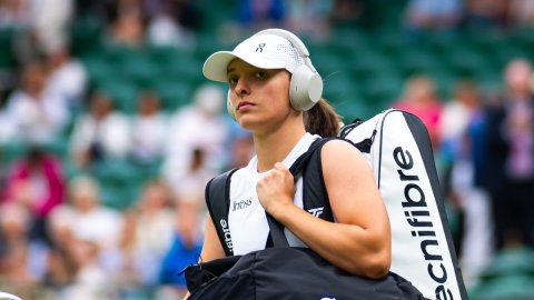 Wimbledon 2024: Swiatek extends win streak to 20 as she reaches third round; Wang causes an upset