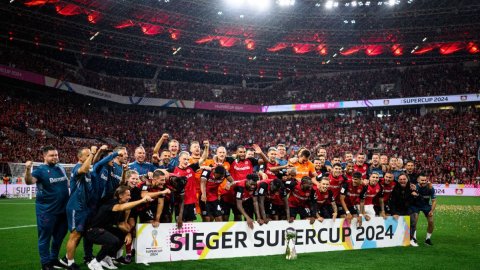 10-man Leverkusen beat Stuttgart on penalties to lift Supercup