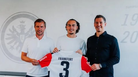 Arthur Theate joins Eintracht Frankfurt from Rennes on loan with option to buy