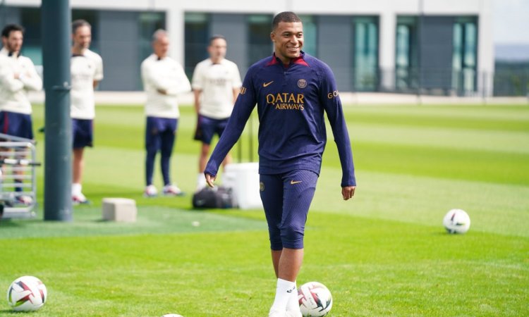 Football: Paris Saint-Germain reinstate Kylian Mbappe with first team after fruitful talks