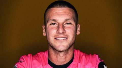 Football: Wolves sign goalkeeper Sam Johnstone on four-year deal