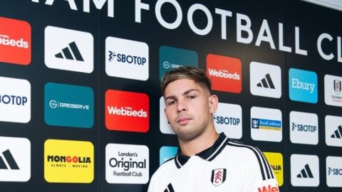 Fulham sign England midfielder Emile Smith Rowe on five-year deal