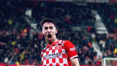 Girona sign striker Bojan Miovski on four-year deal from Aberdeen