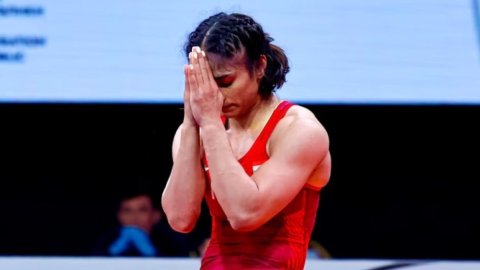 Heartbreak in Paris: What UWW rules say on Vinesh Phogat's disqualification